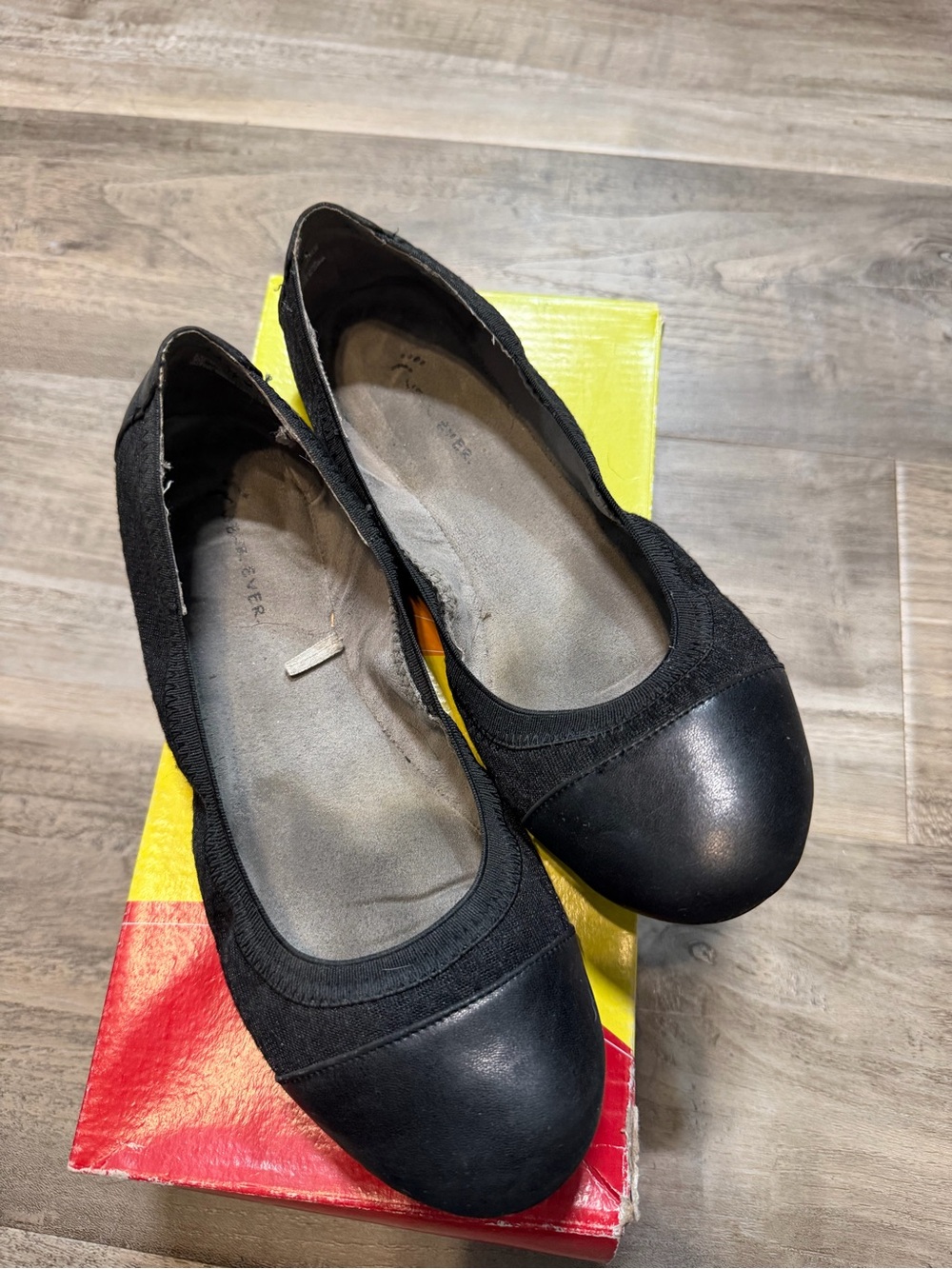 Everyday Black Ballet Flats with Leather Cap Toe